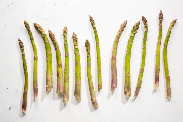 Asparagi Crudi Pasto Primaverile Superficie Leggera — Foto Stock