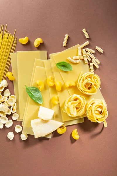 Italiensk Pasta Och Uppsättning Ingredienser Ovanifrån — Stockfoto