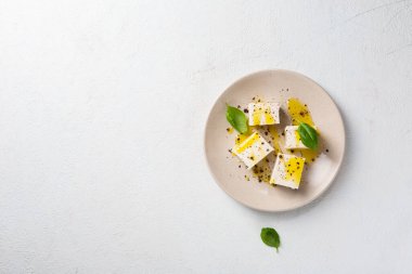 Tabak görünümünde Feta peyniri
