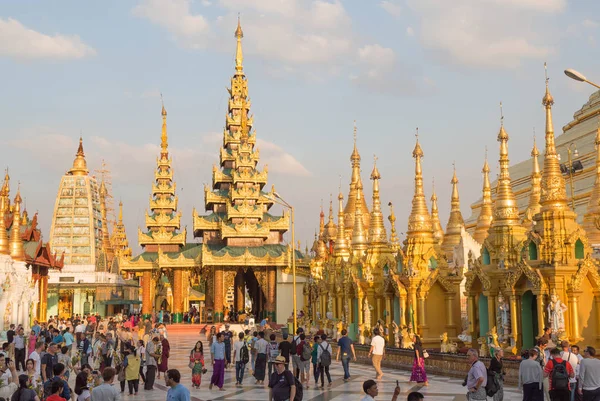 Panoramik Shwedagon pagoda, Yangon, Myanmar