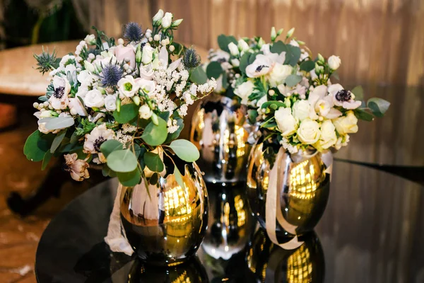 Three wedding bouquets are on the table — Stock Photo, Image