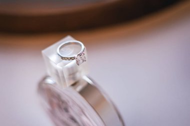 Şişe yüzükteki düğün