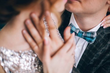 Gelin ve damat vücut ve eller touch