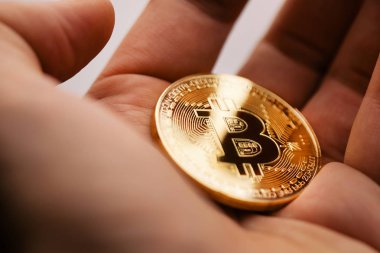 adam bitcoin onun avucunun içinde tutuyor