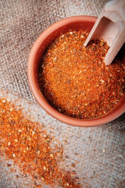 Biberiye, kızamık, kırmızı biber, biber ve köri ile Şef için baharat tabak