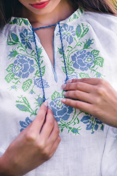 Camisa Diseñador Con Adorno Los Patrones Flores Azules —  Fotos de Stock