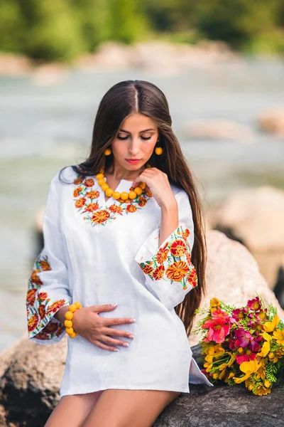 Brunette Yellow Decorations Sits Stone White Embroidered Tunic — Stock Photo, Image