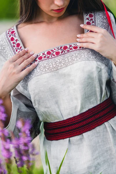 Túnica Bordada Com Padrão Flor Artesanal Para Meninas — Fotografia de Stock