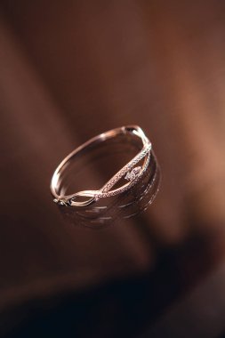 altın yüzük kadınlar için kristalleri ile bağlama ile