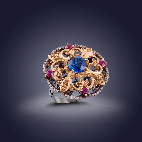 ring of white gold with a flower pattern and precious stones