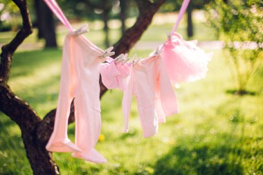 clothespins niteliğine çocuk şeyler dayan