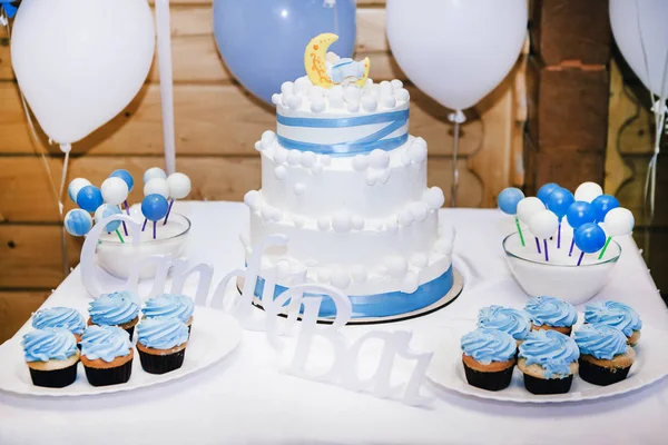 Mesa Dulce Con Caramelos Tarta Magdalenas Colores Blanco Azul —  Fotos de Stock