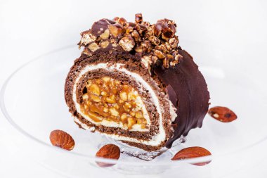 Çikolatalı, kremalı ve fındıklı.