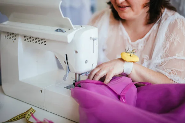 Seamstress Woman Sews Pink Dress Work Sewing Workshop — Stock Photo, Image