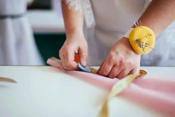 Seamstress Woman Works Workshop Master Chalk Marks Cut Fabric — Stock Photo, Image
