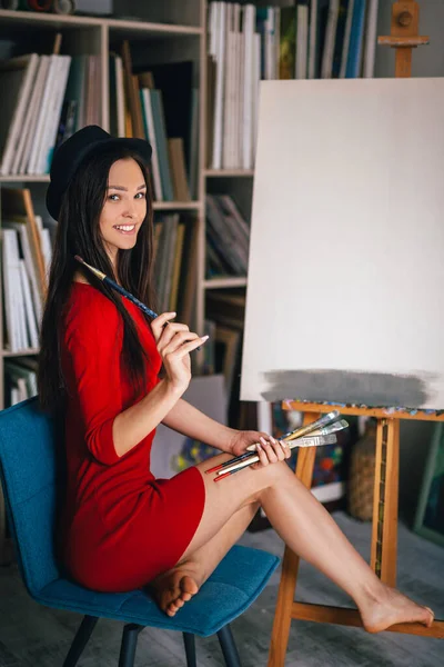 Artist Girl Sitting Chair Easel — Stock Photo, Image