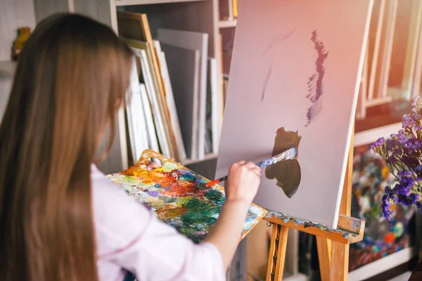 Young Girl Her Back Photographer Draws Oil Painting — Stock Photo, Image