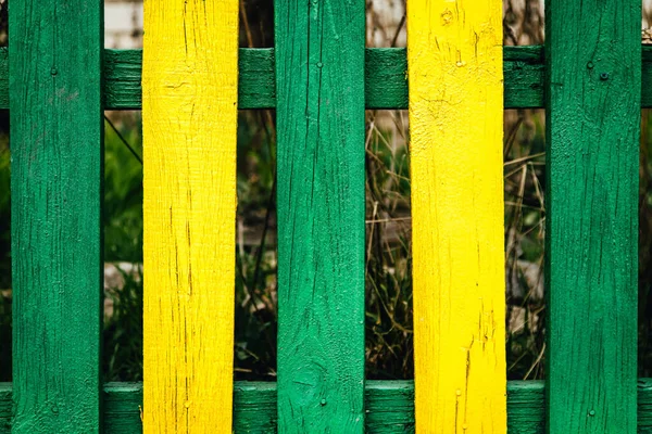 Textuur Houten Hek Met Gele Groene Accenten — Stockfoto
