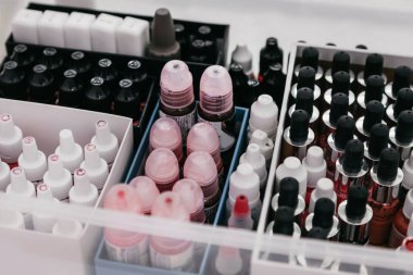 Kozmetik aletleri. Kalıcı kavanozlar.