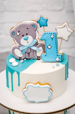 Bir numaralı çocuk pastası ve ayı.