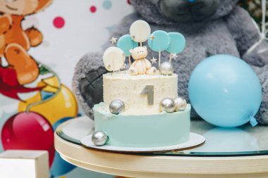 Bir numaralı çocuk pastası ve ayı.