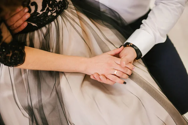 Casal Amor Segurando Mãos — Fotografia de Stock