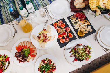 Masada yemek var. Yukarıdan görüntüle