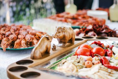 Kurutulmuş et ve karides büfesi.