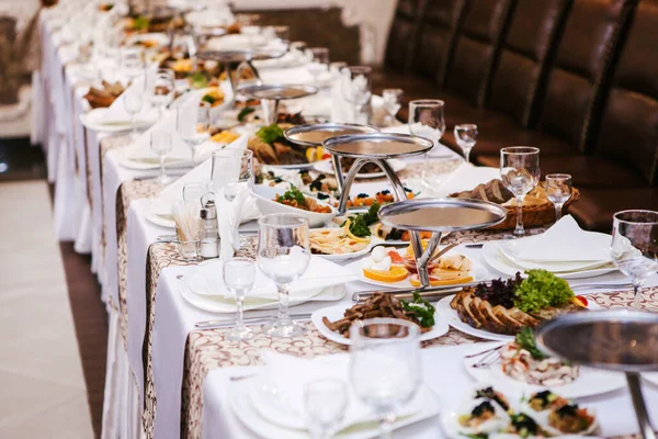 結婚式の長いテーブル — ストック写真