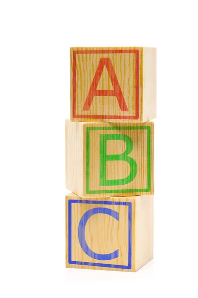 Cubes de lettre ABC en bois brun empilés — Photo