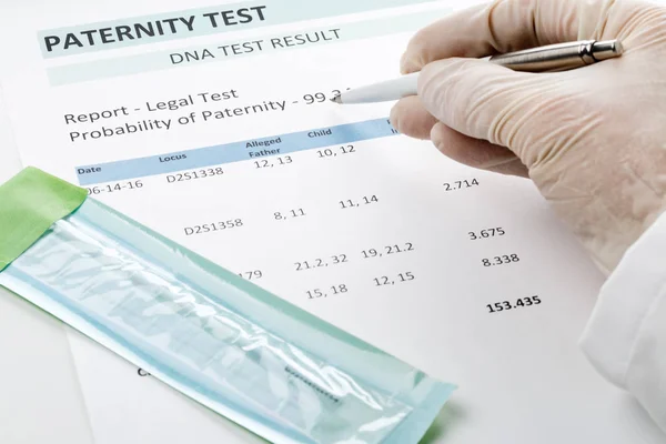 Doctor points at result on paternity test result form — Stock Photo, Image