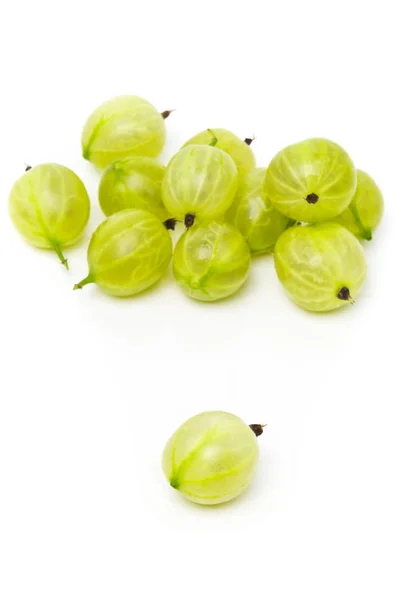 Högen av mogna, färska skördas gröna krusbär frukt — Stockfoto