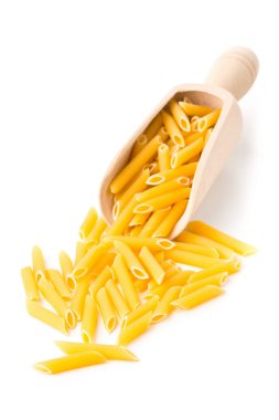 Kuru, çiğ, çiğ penne makarna şehriye ahşap Kepçe