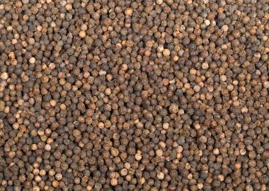 Ham, doğal, işlenmemiş kara biber peppercorns arka plan