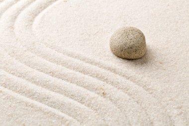 Zen kum ve taş Bahçe komisyonlu kavisli hatları ile. Basitlik, c