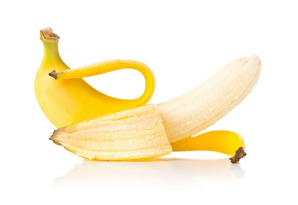 Egységes sárga, friss, érett banán fél hámozott — Stock Fotó