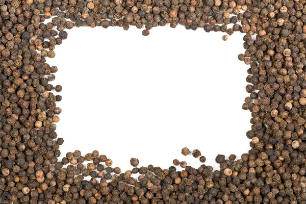 Frame van rauwe, natuurlijke, onbewerkte zwarte peper peper — Stockfoto