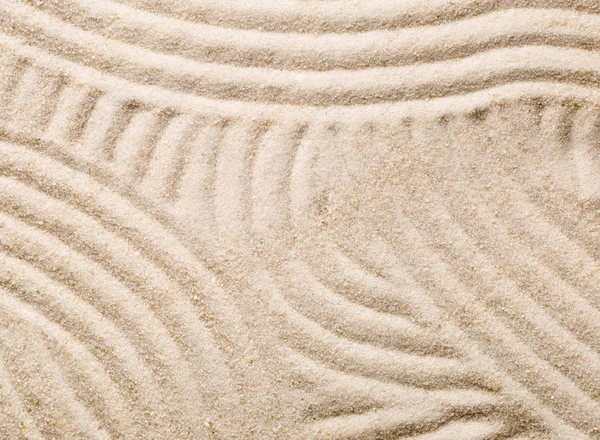 Zen-Sand- und Steingarten mit geharkt Linien, Kurven und Kreisen. — Stockfoto