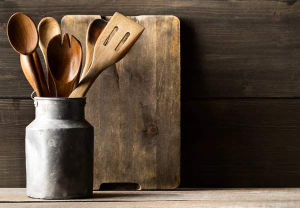 Houten keuken koken tools met lepels en spatel met menu b — Stockfoto