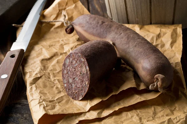 Spécialité allemande saucisse de sang (Blutwurst) sur table en bois — Photo