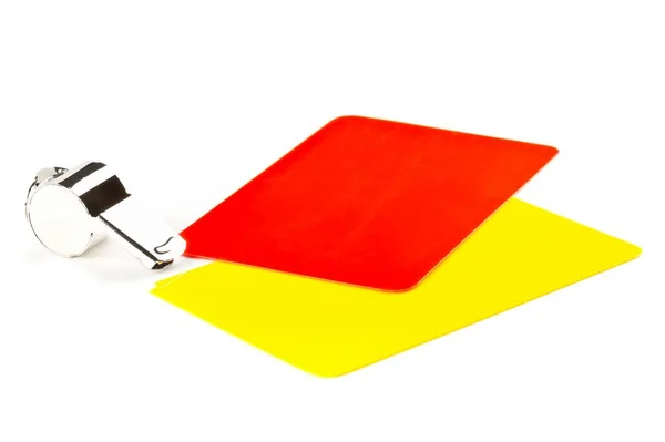 Árbitro deportivo de fútbol tarjetas amarillas y rojas con silbato cromado —  Fotos de Stock