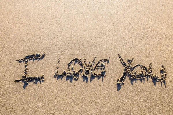 Amor esculpido en la arena — Foto de Stock