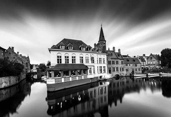 Brujas Una Hermosa Característica Ciudad Flandes Bélgica Vista Ambiente Sombrío — Foto de Stock