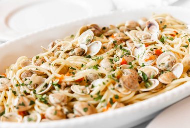 İstiridye, tipik bir Akdeniz tabak spagetti