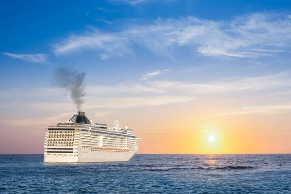 A big liner is starting her cruise. — Stock Photo, Image