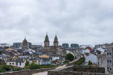 Roma duvarından Lugo şehrinin manzarası