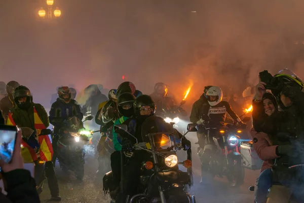 Valladolid, Spain - January 11, 2020: torch parade at motorcycle meeting penguins — Stock Photo, Image