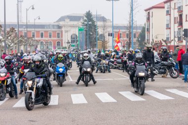 Valladolid, İspanya - 11 Ocak 2020: penguenlerle tanışmak için motosiklet geçidi