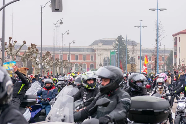 Валладолід, Іспанія - 11 січня 2020: мотоциклетний парад на зустрічі з пінгвінами. — стокове фото