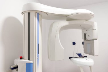 Diş sağlığı kliniğinde beyaz geçmişi olan bir diş tarayıcı.
